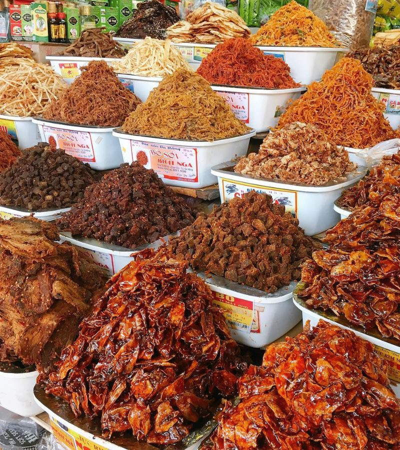 Shopping at Con Market Da Nang