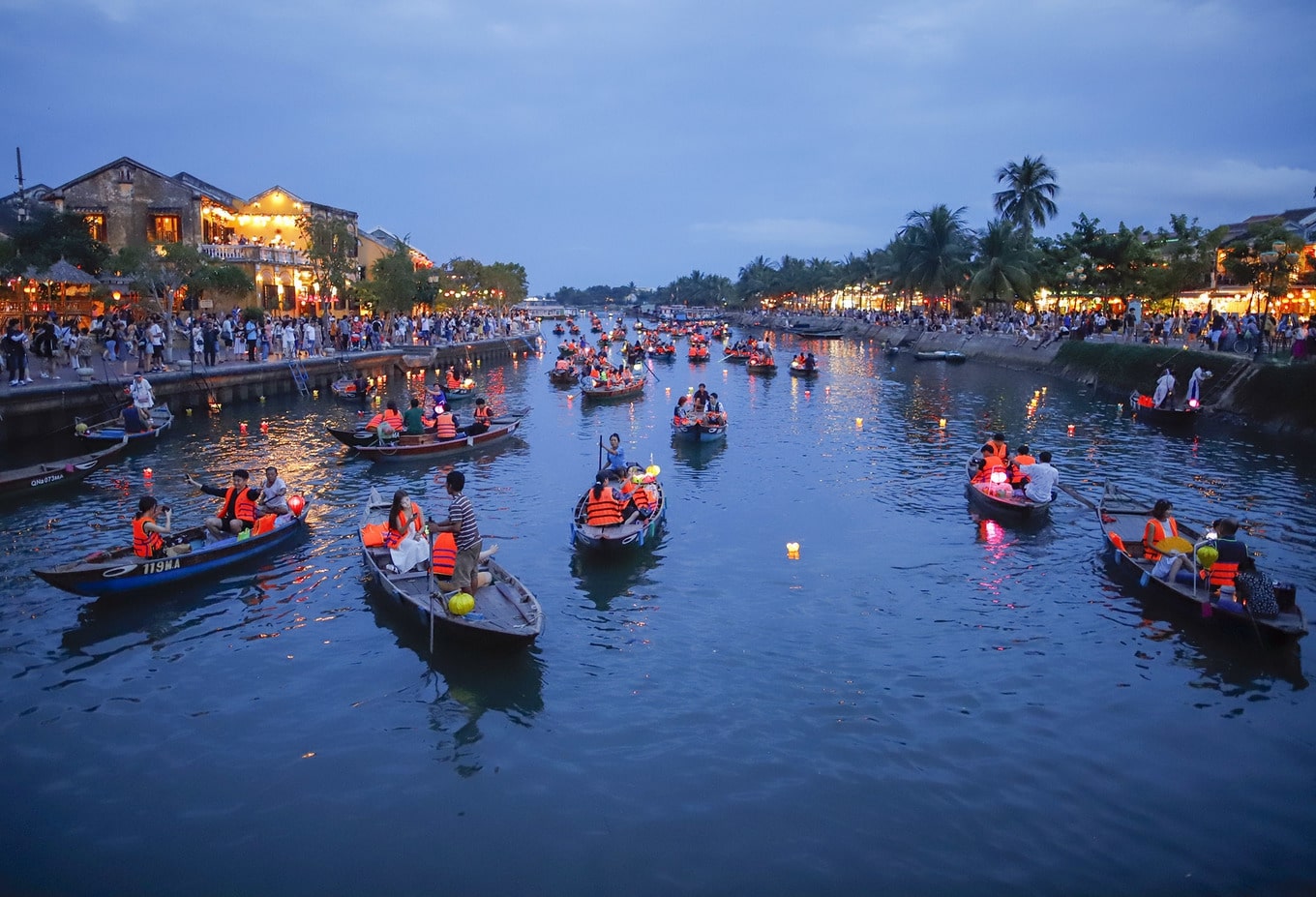 Taking a sampan boat ride on the Thu Bon River
